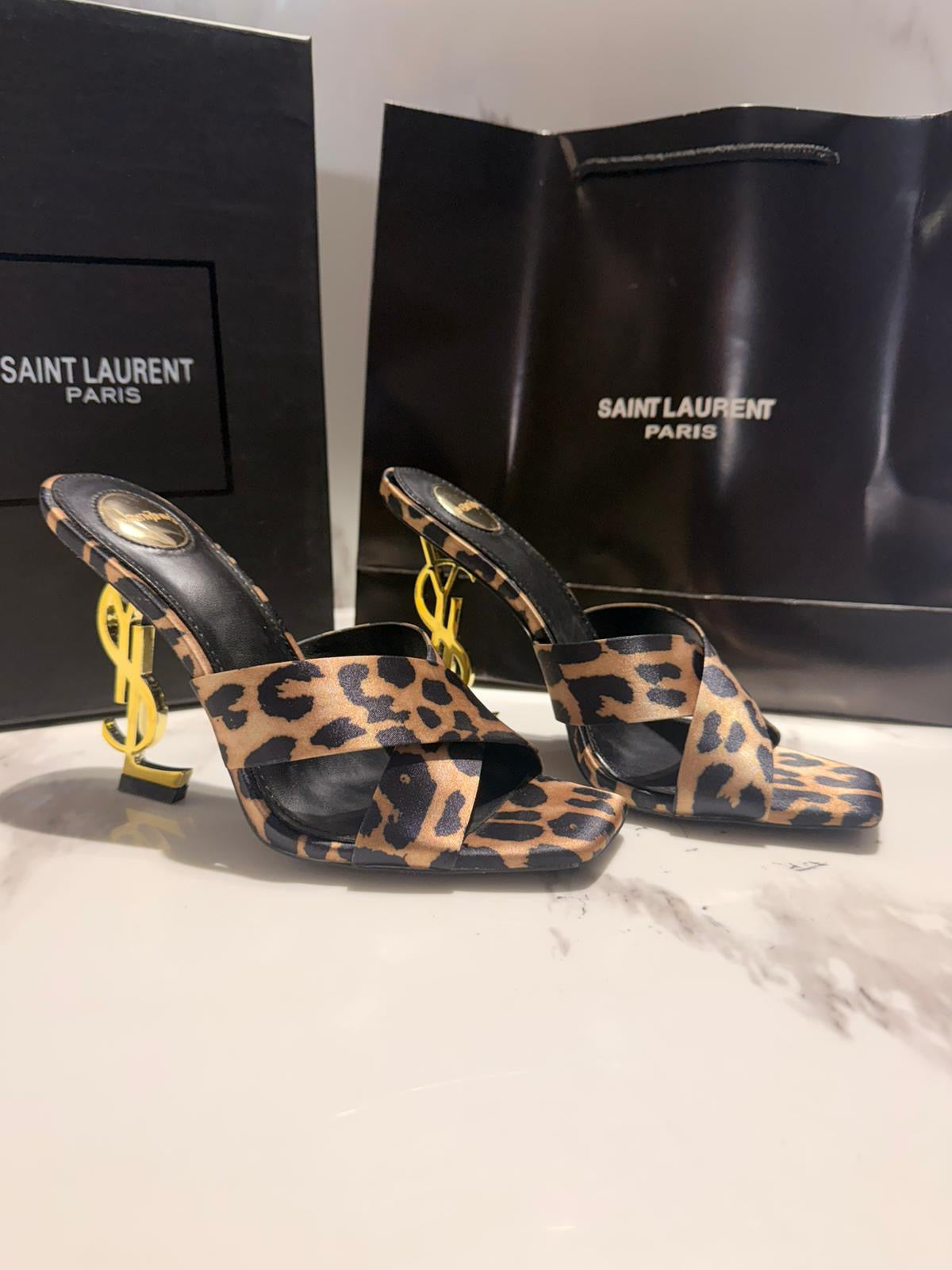 TACCHI SAINT LAURENT